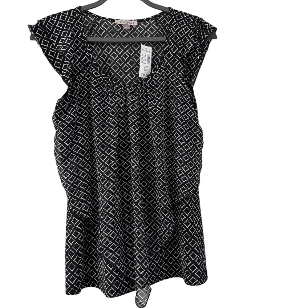 Dressbarn Roz & Ali Black and White Diamond Pattern Blouse
Size Medium